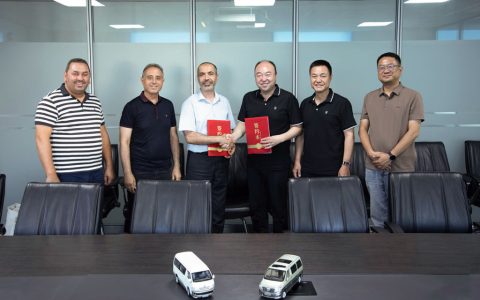 与突尼斯客户签约 ，沈阳金杯北非市场版图再下一城
