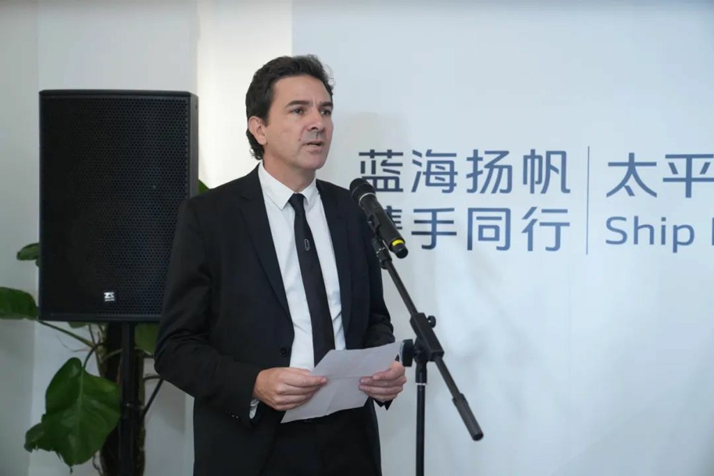 绿色纽带再升级！太平船务高层携"翠城"轮船模访北汽福田