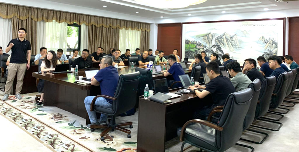 东风进出口公司商用车海外营销部组织召开营销专题研讨会