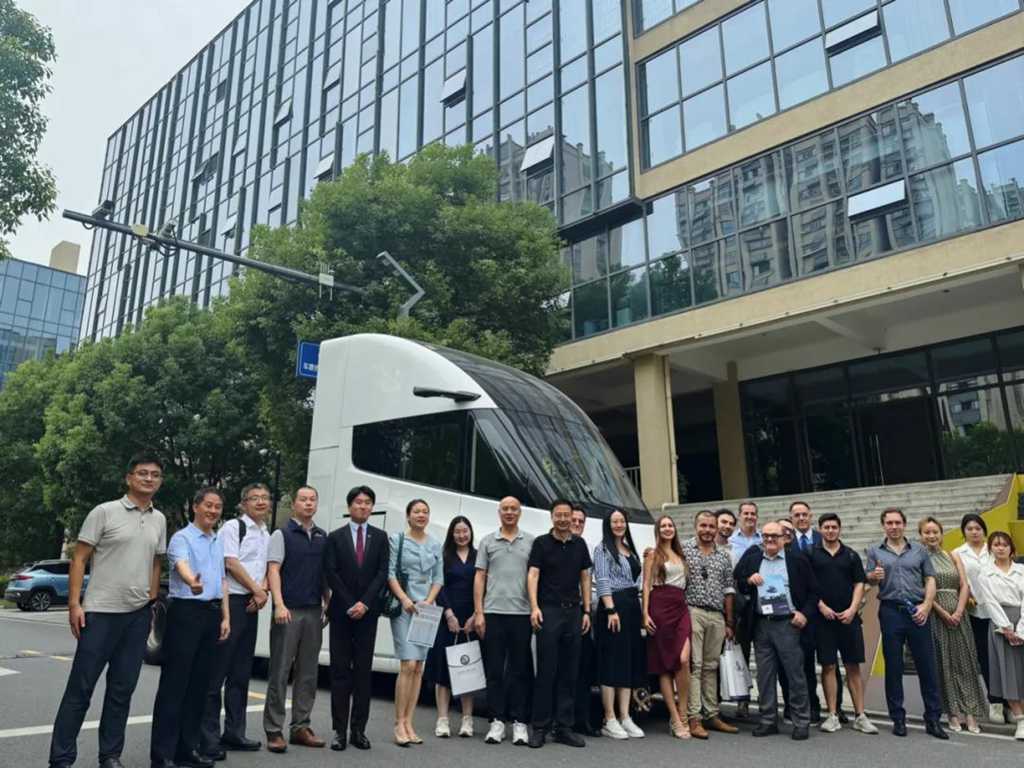 苇渡科技接受墨西哥商会考察，现场展示670km长续航纯电重卡