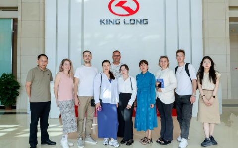 驻伊尔库茨克总领馆领区俄媒代表团走进厦门金龙