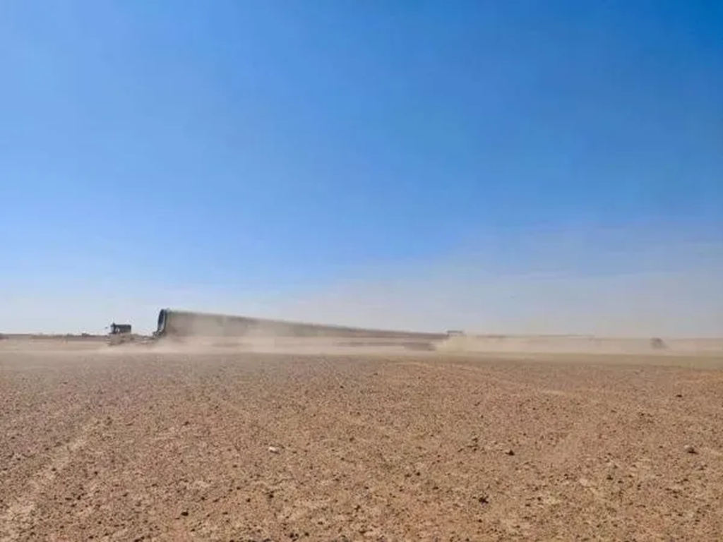 Shacman makes A Transporting Miracle in the Rub' al Khali Desert