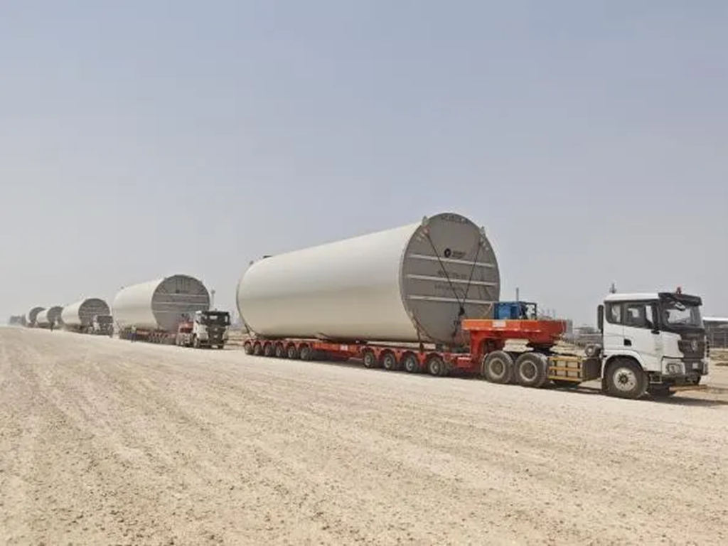 Shacman makes A Transporting Miracle in the Rub' al Khali Desert
