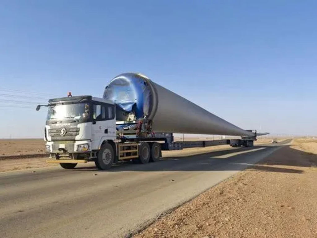 Shacman makes A Transporting Miracle in the Rub' al Khali Desert