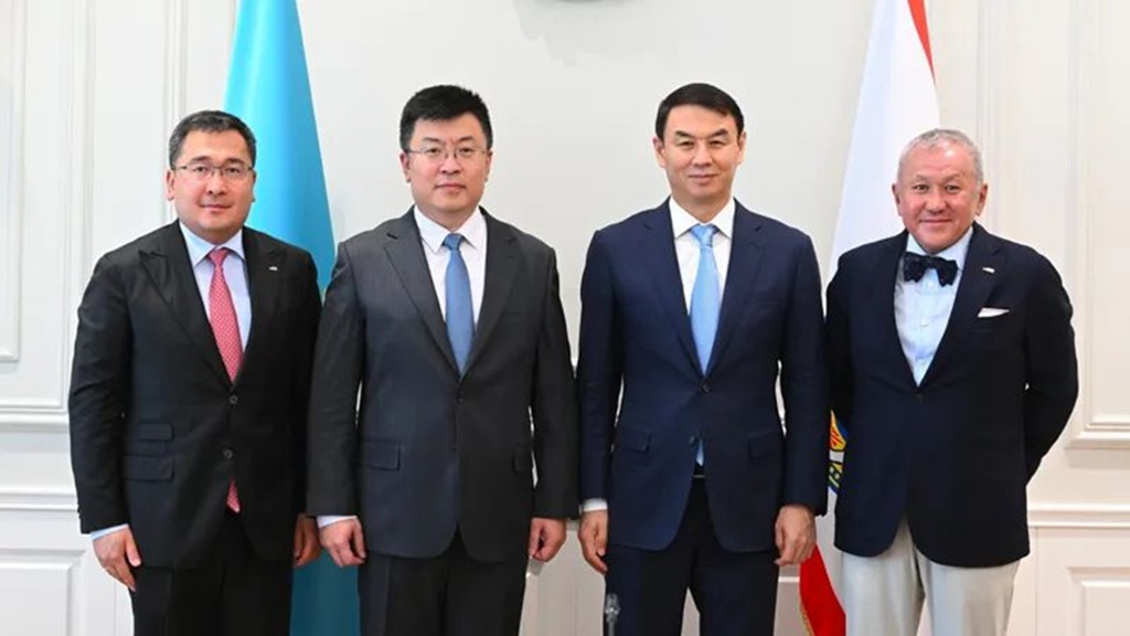 搭载CTC电池底盘一体化技术！哈萨克斯坦首批比亚迪电动大巴下线