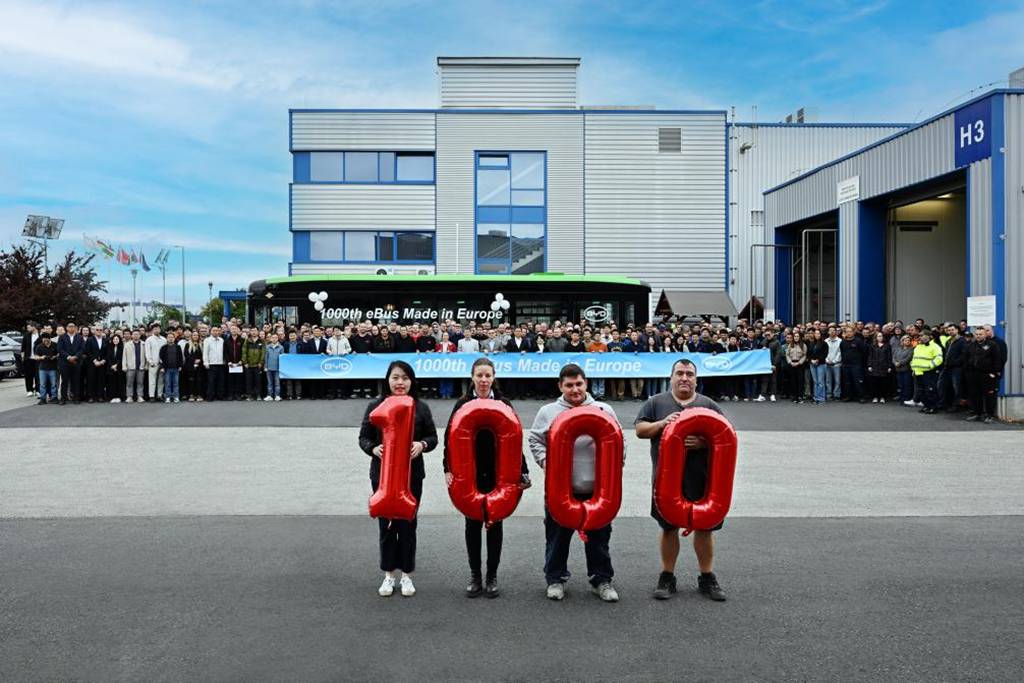 比亚迪匈牙利工厂第1000辆电动大巴下线