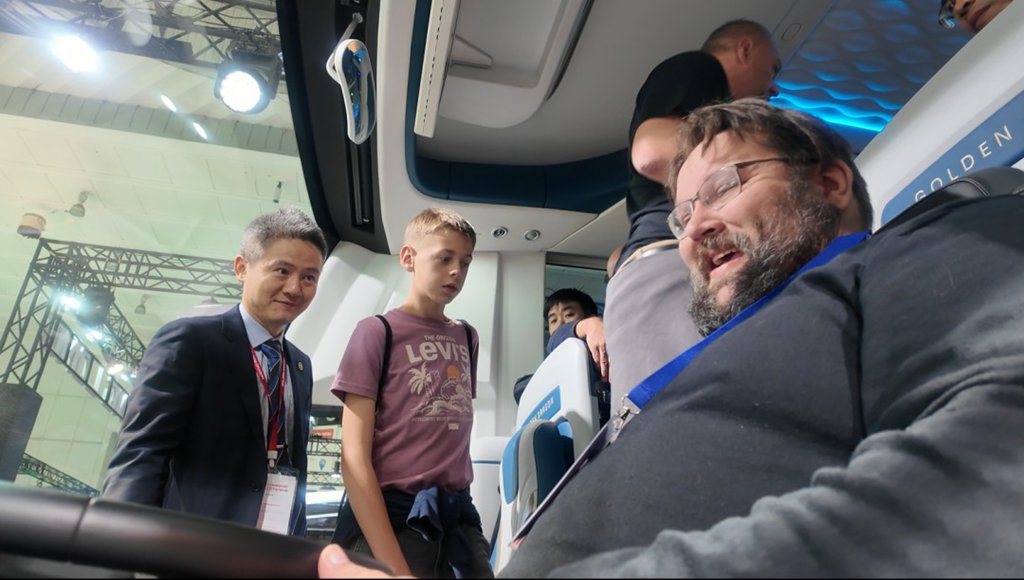 金旅全新一代高端客车亮相世界客车博览会