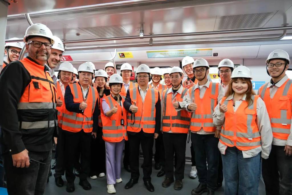 比亚迪巴西圣保罗17号线云轨项目测试完成，并交付首台22米电动大巴