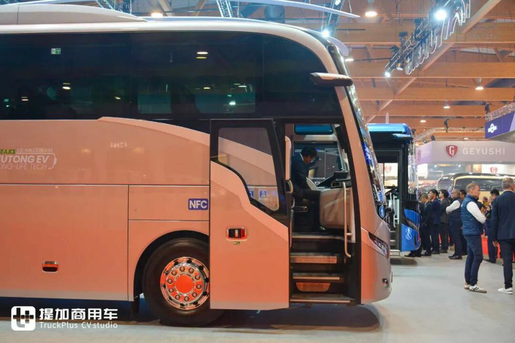 2025Busworld客车展｜力压欧洲豪华大巴，荣获“最佳客车”大奖！宇通T14E纯电动旅游巴士到底强在哪里？