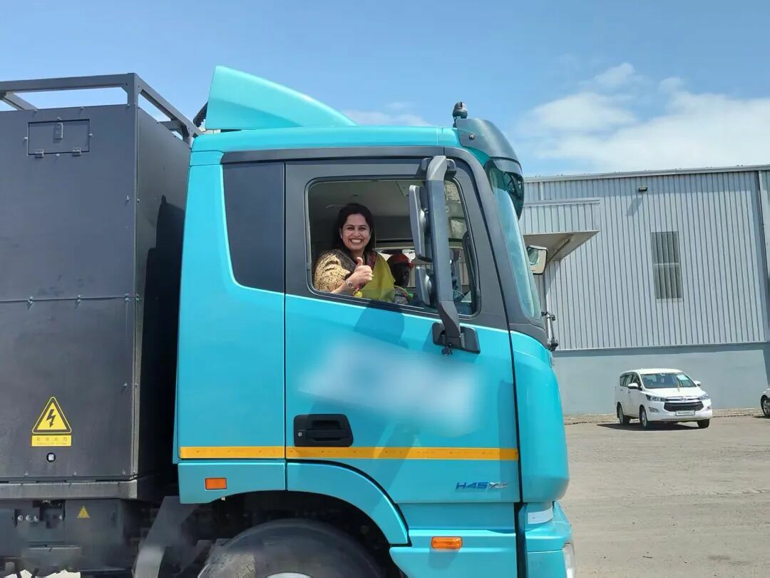 北汽福田助力南亚港口物流业绿色升级，首批电动重卡投入运营