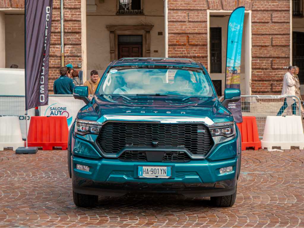 北汽福田携Tunland V9亮相意大利都灵车展，以混动科技重塑高端皮卡市场新标杆