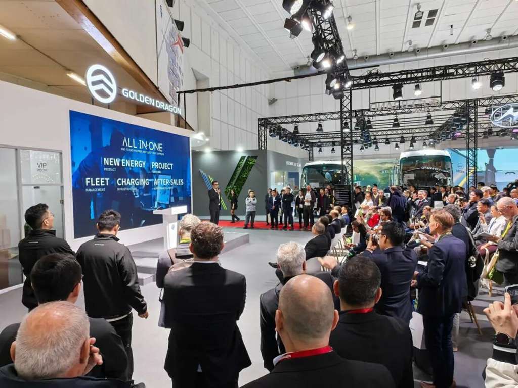 金旅全新一代高端客车亮相世界客车博览会