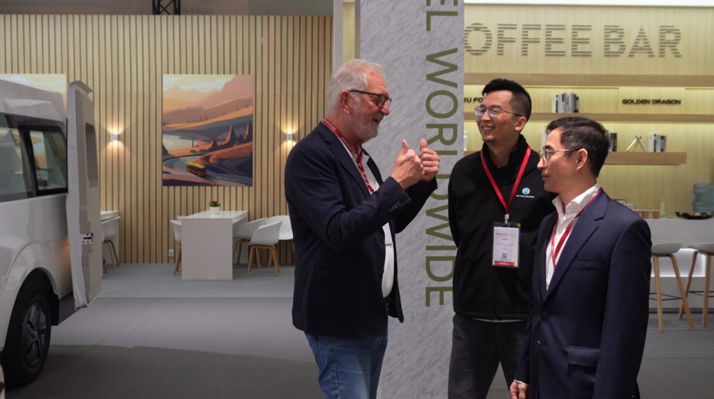 金旅全新一代高端客车亮相世界客车博览会