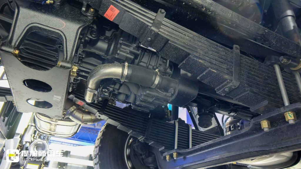 550匹大马力！鼎式外观+舒适内饰，解放出口版CORTRON CT 550自卸车实力几何？