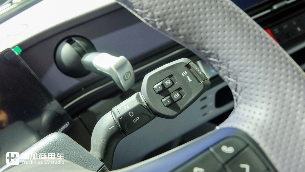 550匹大马力！鼎式外观+舒适内饰，解放出口版CORTRON CT 550自卸车实力几何？