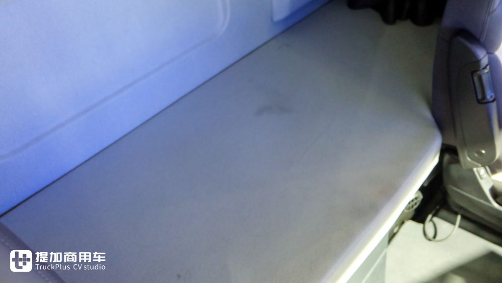 550匹大马力！鼎式外观+舒适内饰，解放出口版CORTRON CT 550自卸车实力几何？