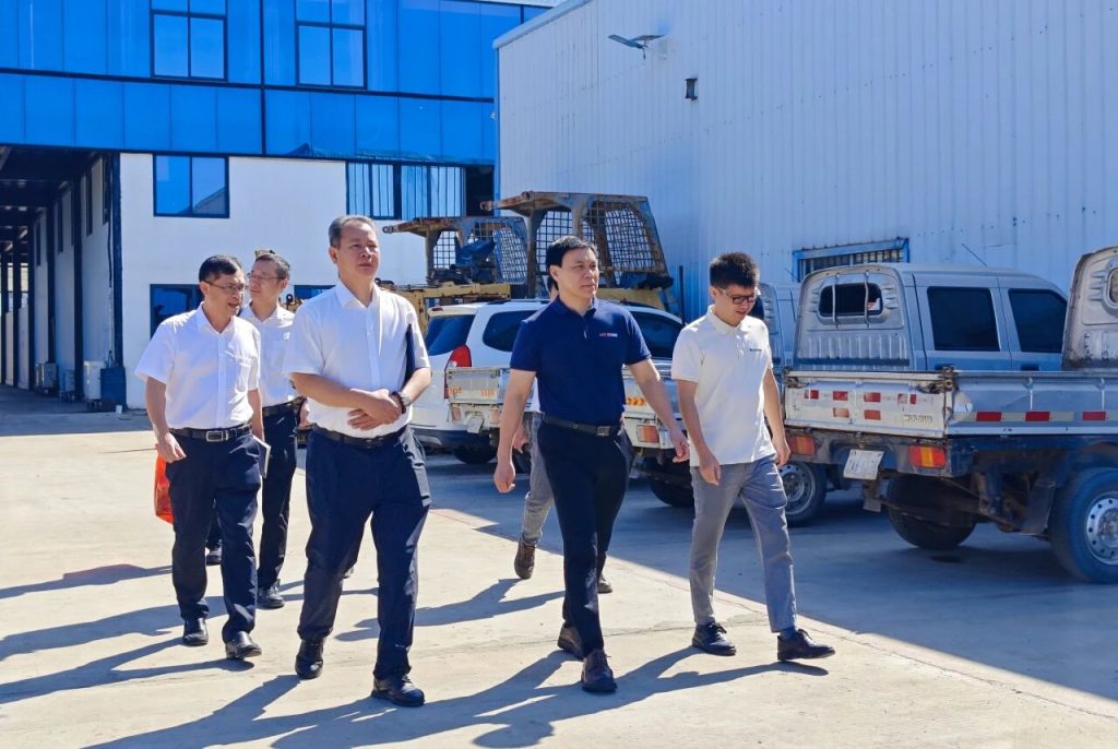 玉柴李汉阳率队走访柬埔寨市场