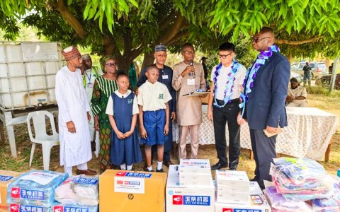 玉柴向尼日利亚小学捐赠教学物资