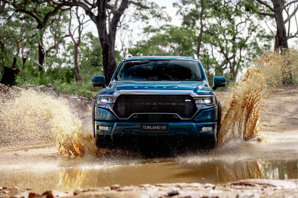FOTON's Tunland V series entered the Australian market, with its first hybrid full-size pickup marking the beginning of a new era in intelligent off-roading