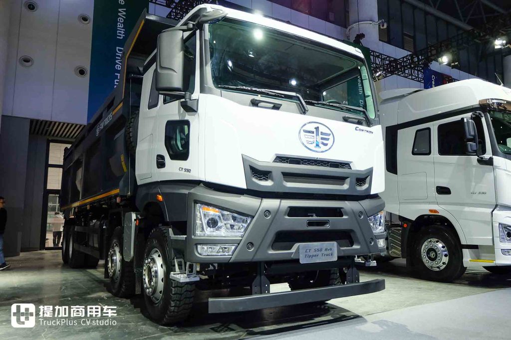 550匹大马力！鼎式外观+舒适内饰，解放出口版CORTRON CT 550自卸车实力几何？