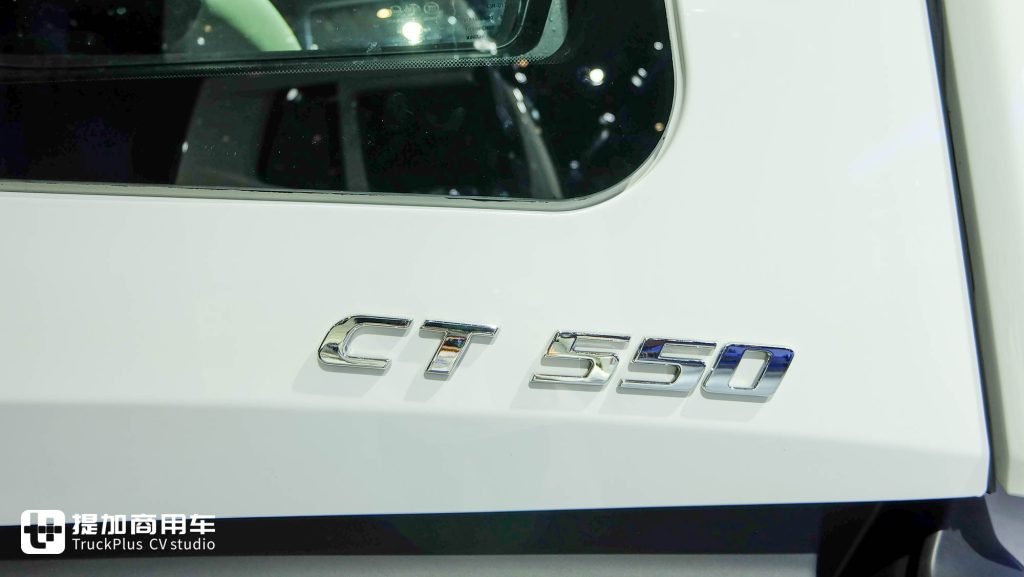 550匹大马力！鼎式外观+舒适内饰，解放出口版CORTRON CT 550自卸车实力几何？