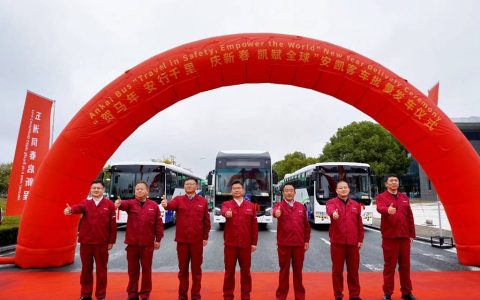 六十载深耕致远，安凯客车驭风出海，驰骋全球！