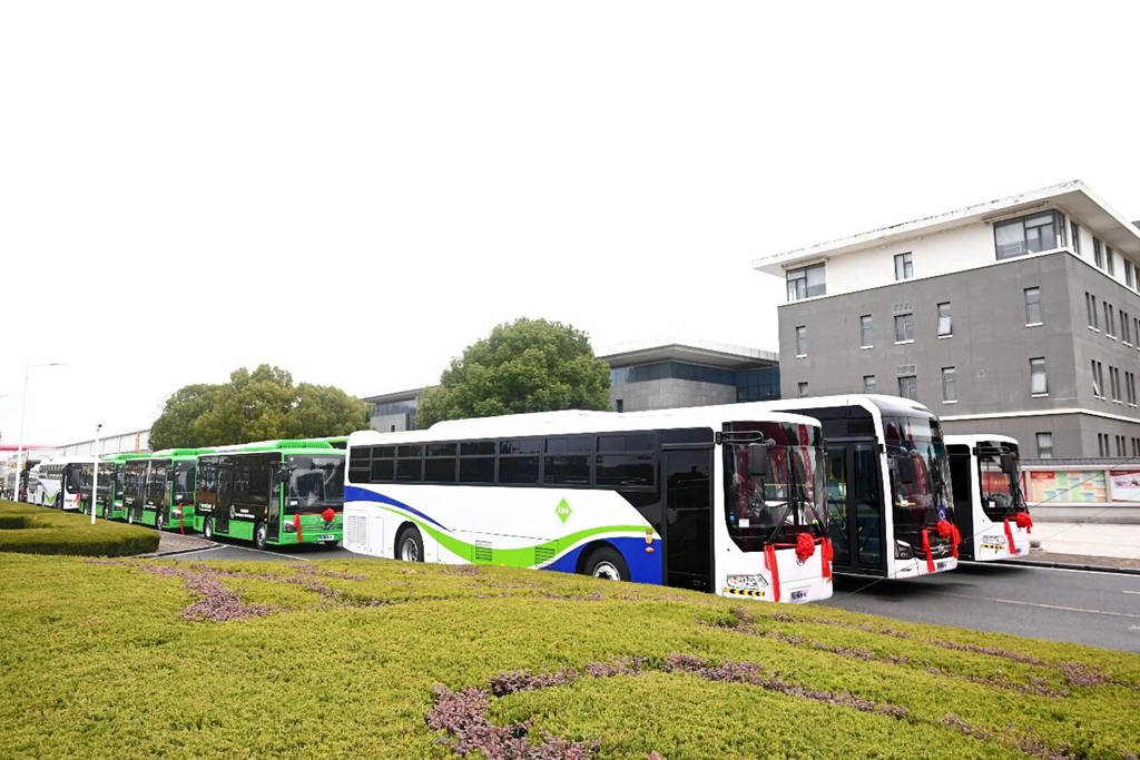 六十载深耕致远，安凯客车驭风出海，驰骋全球！