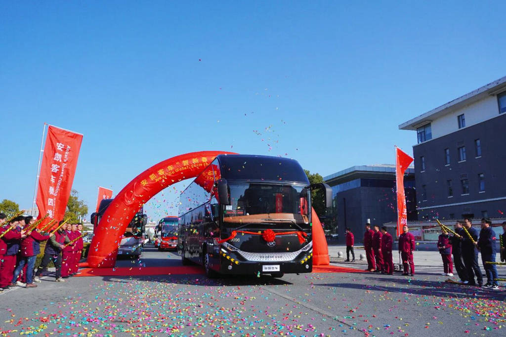 六十载深耕致远，安凯客车驭风出海，驰骋全球！