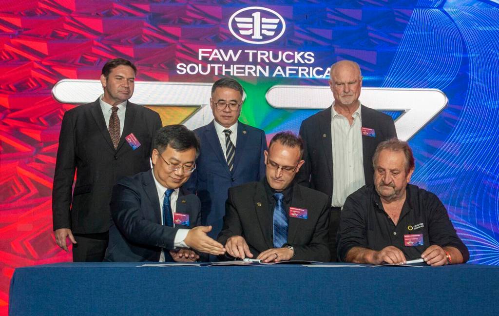 中国高端重卡再下一城，解放J7在南非上市