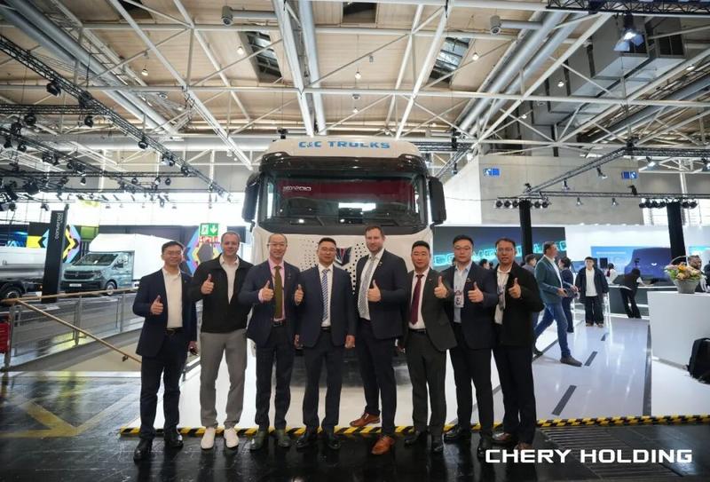 联合重卡全球一体化运力解决方案汉诺威发布 非欧运输走廊首台客户车辆同步交付！