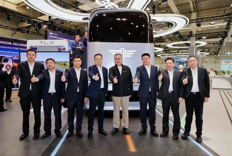 排长队、刷爆圈！一汽解放燃动IAA公众开放日