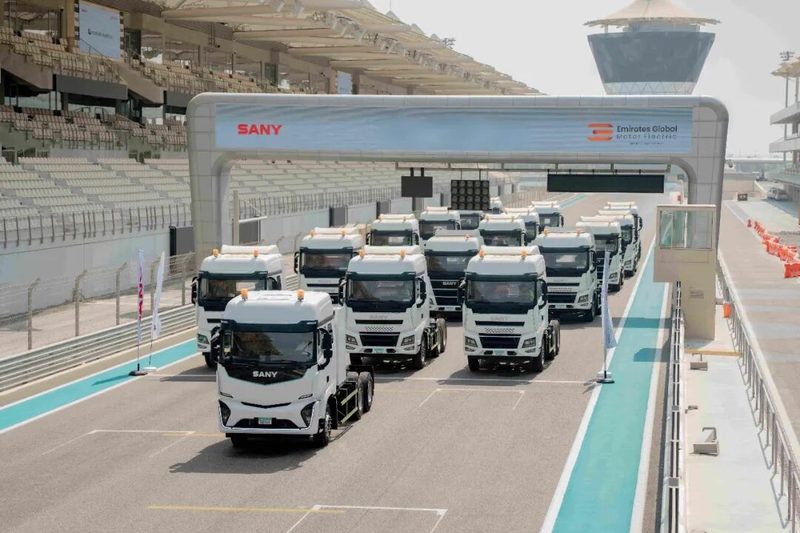 F1赛道见证！110台三一重卡交付中东国家级枢纽港