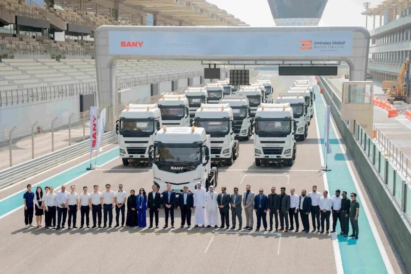 F1赛道见证！110台三一重卡交付中东国家级枢纽港