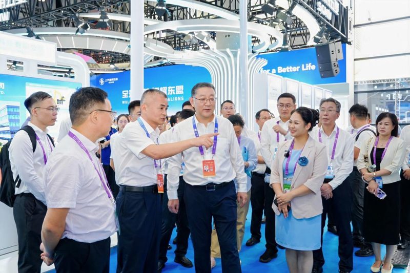 乘龙报社 | 智启零碳出海，东风柳汽乘龙全新产品矩阵登陆东博会