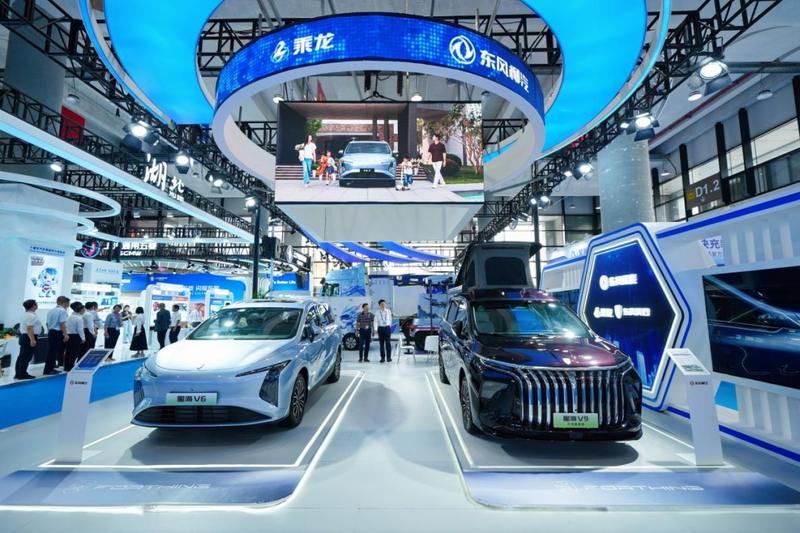 乘龙报社 | 智启零碳出海，东风柳汽乘龙全新产品矩阵登陆东博会